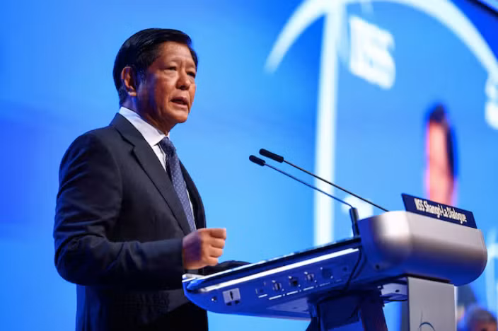 Tổng thống Philippines Ferdinand Marcos Jr. phát biểu tại khai mạc Đối thoại Shangri-La, tối 31/5. (Ảnh: Reuters)