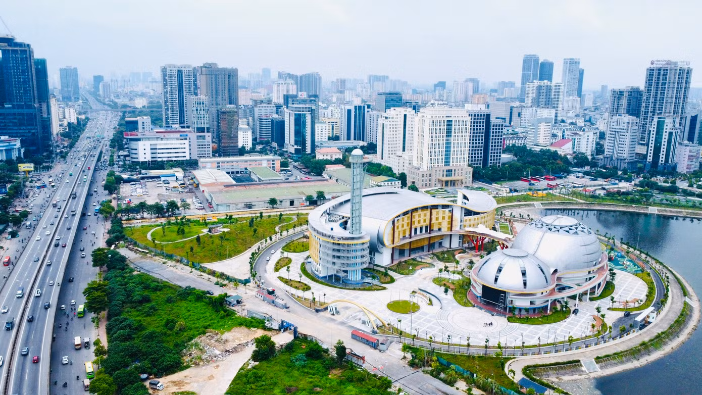 Dự án được thực hiện trên khu đất gần 40.000 m2, diện tích xây dựng hơn 10.000m2 với tổng vốn đầu tư 1.376 tỷ đồng, do Ban quản lý dự án đầu tư xây dựng công trình văn hóa xã hội thành phố Hà Nội làm chủ đầu tư.