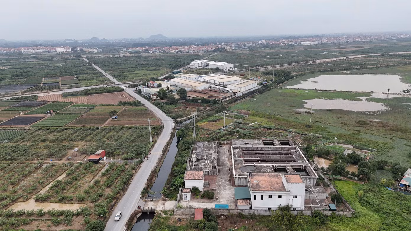 Dự án nhà máy xử lý nước thải Sơn Đồng (huyện Hoài Đức, thành phố Hà Nội) được Thành phố Hà Nội phê duyệt từ tháng 8/2013 với công suất 8.000m3/ngày đêm, tổng mức đầu tư hơn 200 tỷ đồng. Dự án nhà máy xử lý nước thải Sơn Đồng (huyện Hoài Đức, thành phố Hà Nội) được Thành phố Hà Nội phê duyệt từ tháng 8/2013 với công suất 8.000m3/ngày đêm, tổng mức đầu tư hơn 200 tỷ đồng.