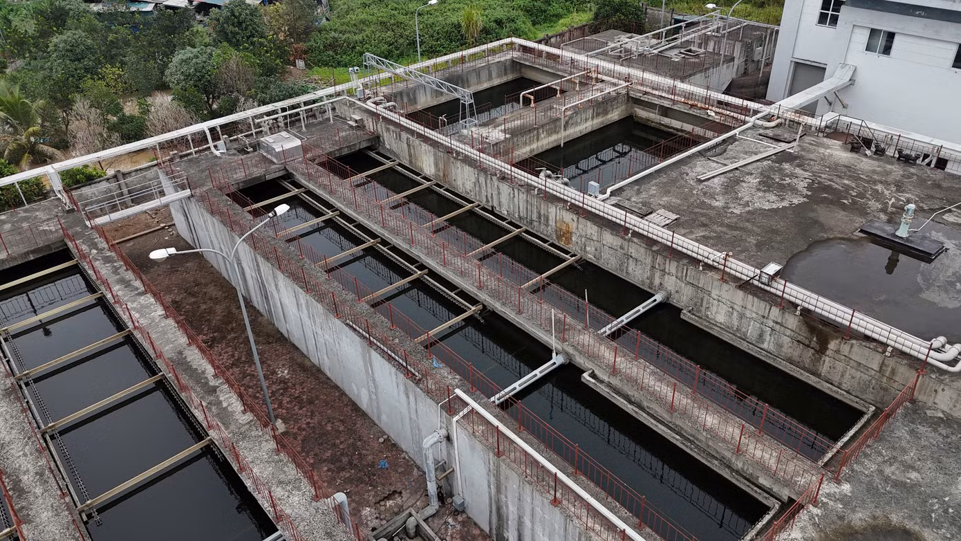 Tuy nhiên, sau nhiều năm dự án vẫn trong tình trạng chậm tiến độ, chưa thể hoàn thành đưa vào sử dụng. Trong phiên chất vấn tại kỳ họp thứ 20 của HĐND thành phố Hà Nội vừa qua, dự án nhà máy xử lý nước thải Sơn Đông tiếp tục được đại biểu đưa ra chất vấn. Theo Chủ tịch HĐND thành phố Hà Nội Nguyễn Ngọc Tuấn, đây là các dự án chậm triển khai lâu năm. Tuy nhiên, sau nhiều năm dự án vẫn trong tình trạng chậm tiến độ, chưa thể hoàn thành đưa vào sử dụng. Trong phiên chất vấn tại kỳ họp thứ 20 của HĐND thành phố Hà Nội vừa qua, dự án nhà máy xử lý nước thải Sơn Đông tiếp tục được đại biểu đưa ra chất vấn. Theo Chủ tịch HĐND thành phố Hà Nội Nguyễn Ngọc Tuấn, đây là các dự án chậm triển khai lâu năm.
