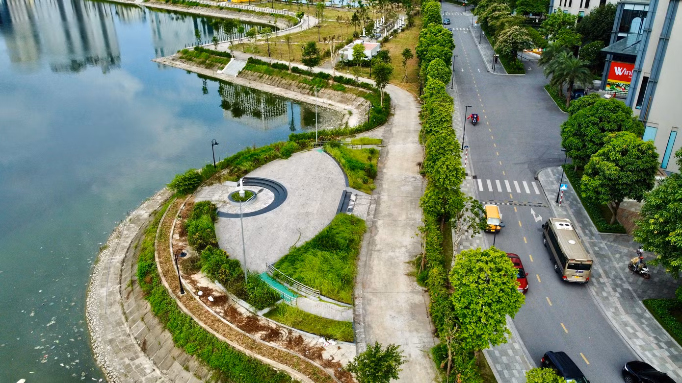 Sau nhiều lần lỡ hẹn, tới trung tuần tháng 6/2024, các hạng mục của dự án đã cơ bản hoàn thiện, đang được đơn vị thi công vận hành chạy thử để chuẩn bị nghiệm thu đưa vào sử dụng.
