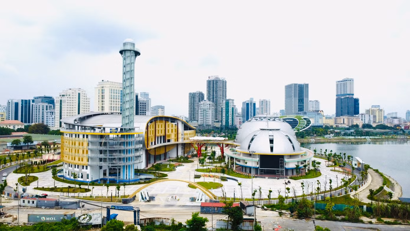 Các nhà Khối nhà A và Khối nhà B hiện đang trong giai đoạn hoàn thiện cuối cùng để lắp đặt trang thiết bị, máy móc.