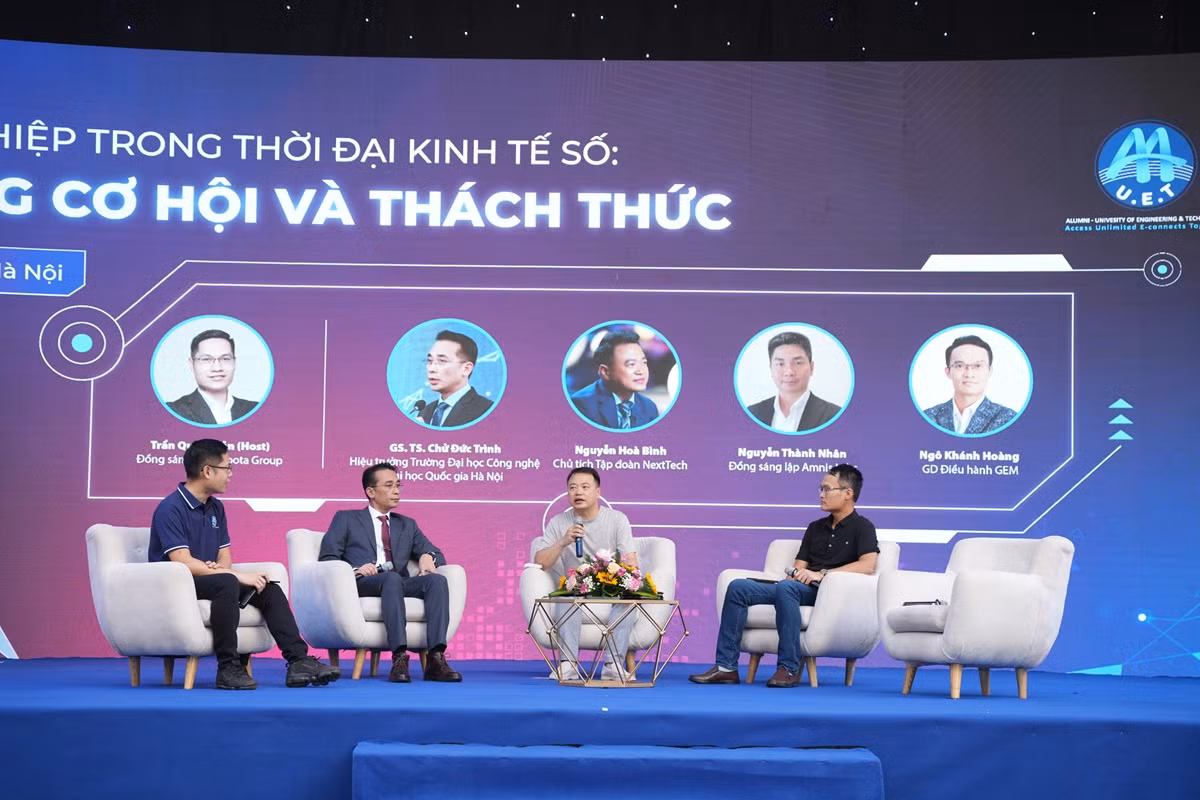 Các chuyên gia chia sẻ tại hội thảo.