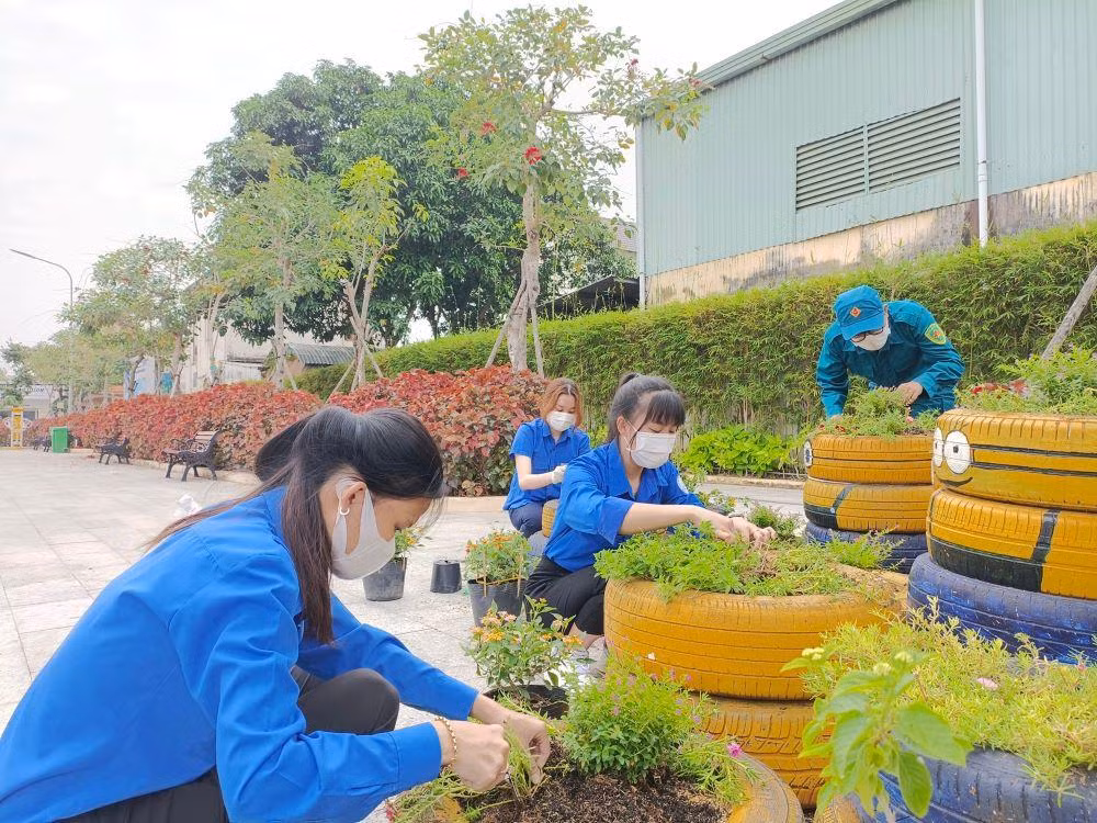 Nhân rộng các mô hình Tuyến đường kiểu mẫu “Sáng - Xanh - Sạch - Đẹp - Văn minh - An toàn”, cột điện nở hoa, con đường bích họa, biến điểm chôn rác thành vườn hoa, nhà vệ sinh thân thiện trong các trường học...
