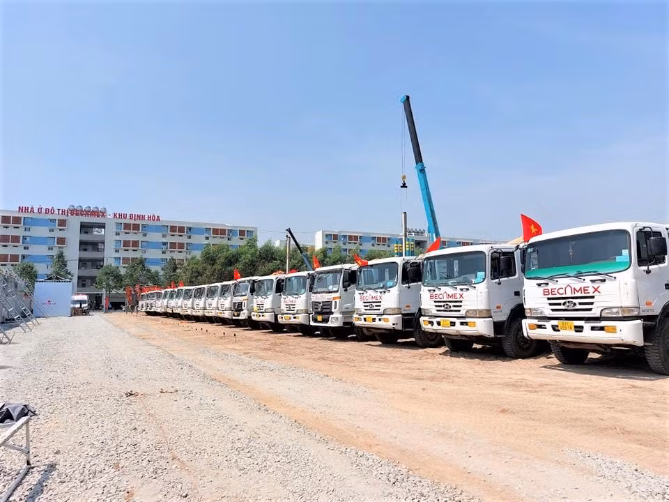 Vị trí xây dựng khu nhà ở xã hội Định Hòa nằm liền kề khu nhà đã hoàn thành đưa vào sử dụng