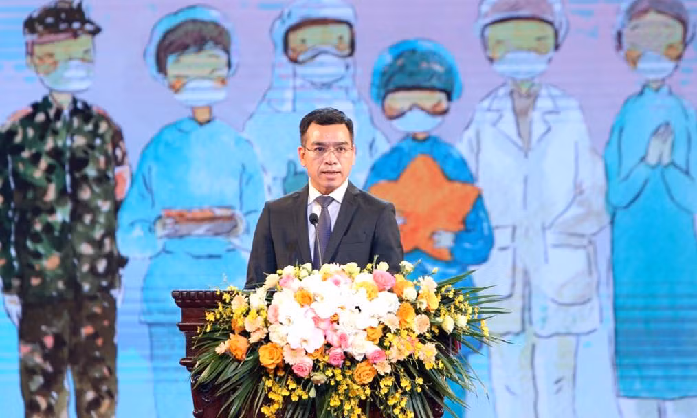 Anh Hà Anh Đức, Chủ tịch Hội Thầy thuốc trẻ Việt Nam phát biểu tri ân tại chương trình. Ảnh: Lâm Đăng Hải