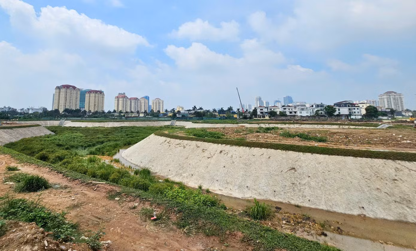 Hạ tầng khu vực ngày càng hoàn thiện với trục đường Võ Chí Công - cầu Nhật Tân giúp kết nối nhanh tới sân bay Nội Bài. Ngoài ra tuyến Tây Thăng Long và các tuyến metro trong tương lai sẽ mở rộng khả năng liên kết vùng.