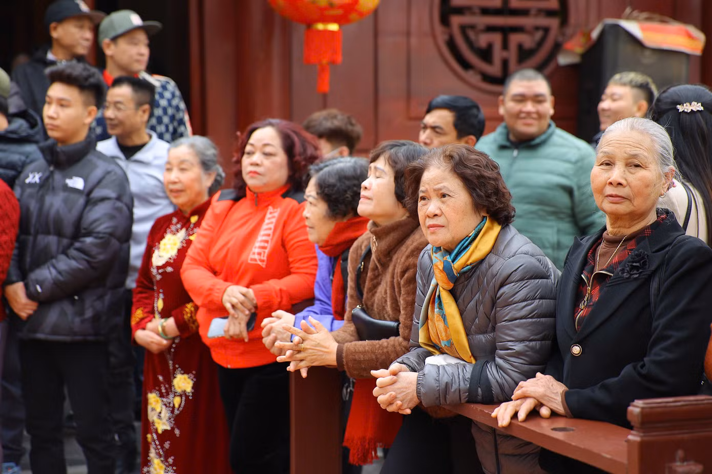 Cuộc thi thu hút rất đông người dân đến xem, cổ vũ 4 đội thi đấu.