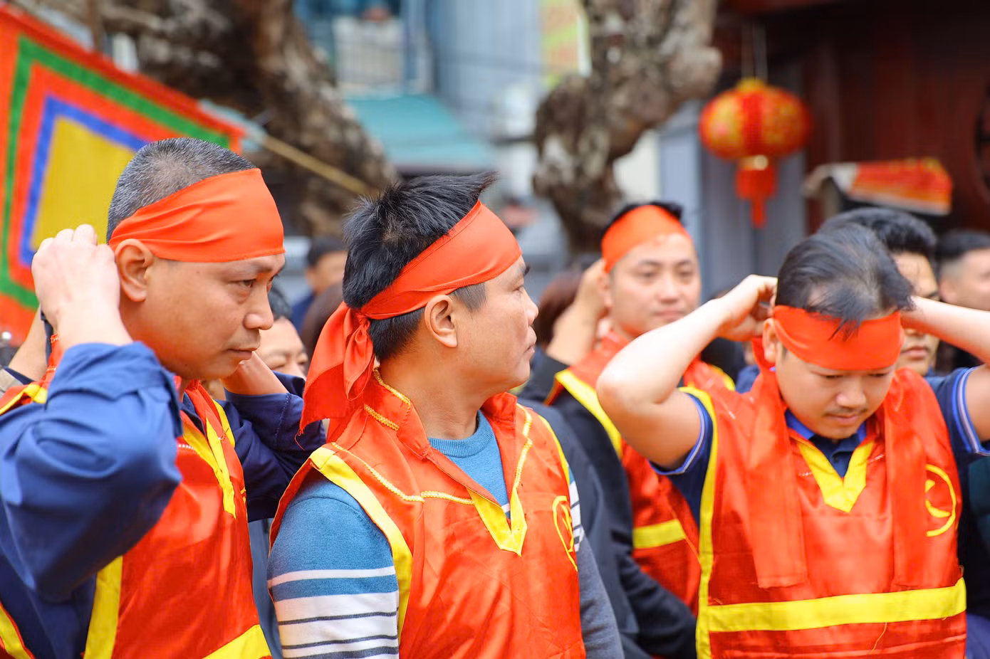 Sau khi chiến thắng quân giặc, tướng quân Phan Tây Nhạc và phu nhân là bà Hoa Dung về sống ở mảnh đất Thị Cấm, dạy dân làng trồng dâu, nuôi tằm, dệt vải. Sau khi qua đời, ông được nhân dân tôn thờ là Thành Hoàng làng. Để tưởng nhớ công ơn ông, người dân làng Thị Cấm mở hội vào ngày mùng 8 tháng Giêng Âm lịch hằng năm. Trong đó, độc đáo nhất là cuộc thi thổi cơm, tái hiện lại khung cảnh cuộc thi năm xưa của người tướng tài.