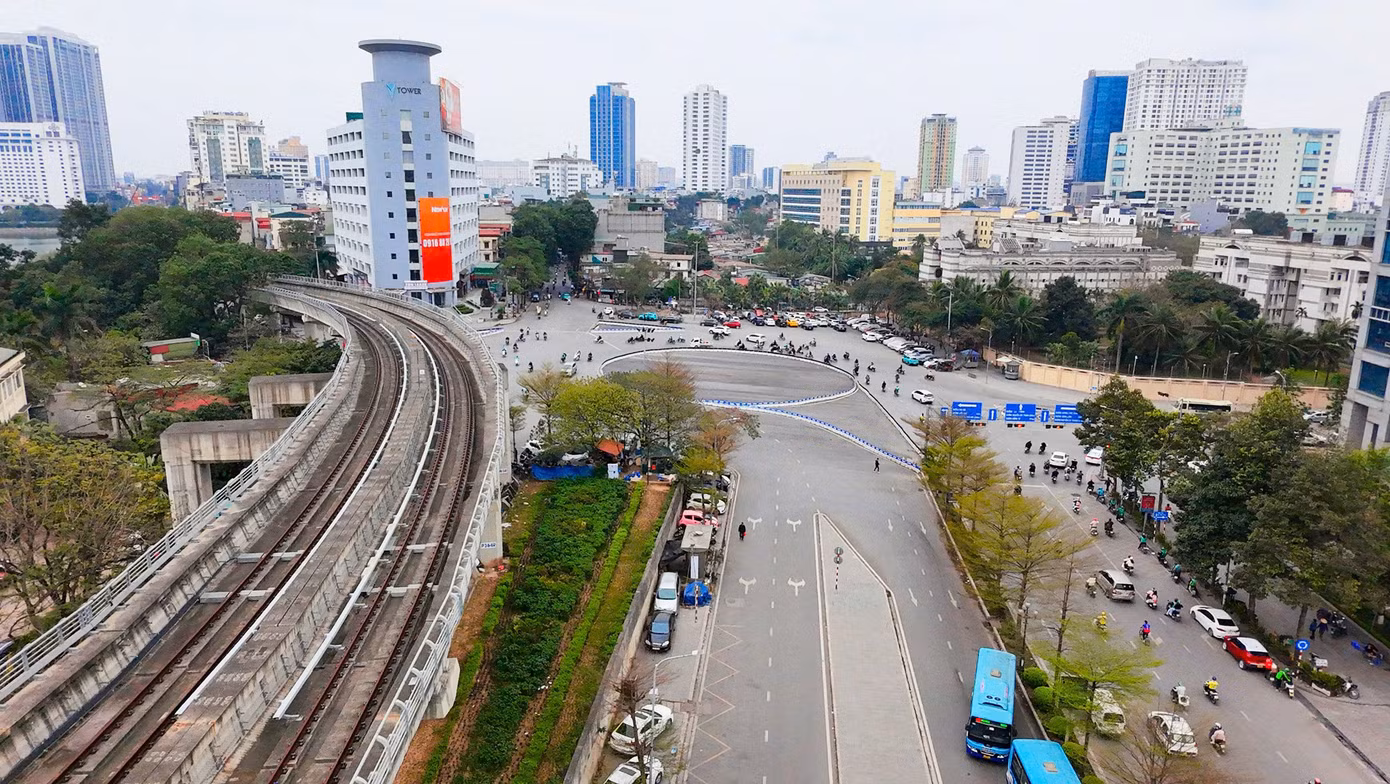 Trước đây, trong quá trình triển khai, nhiều khó khăn đã nảy sinh, đặc biệt là vấn đề giải phóng mặt bằng khiến cho tiến độ con đường bị ảnh hưởng và kéo dài quá trình thực hiện, cho nên đến nay dự án vẫn chưa thể hoàn thành dù mốc giới đã được cắm từ năm 1999.