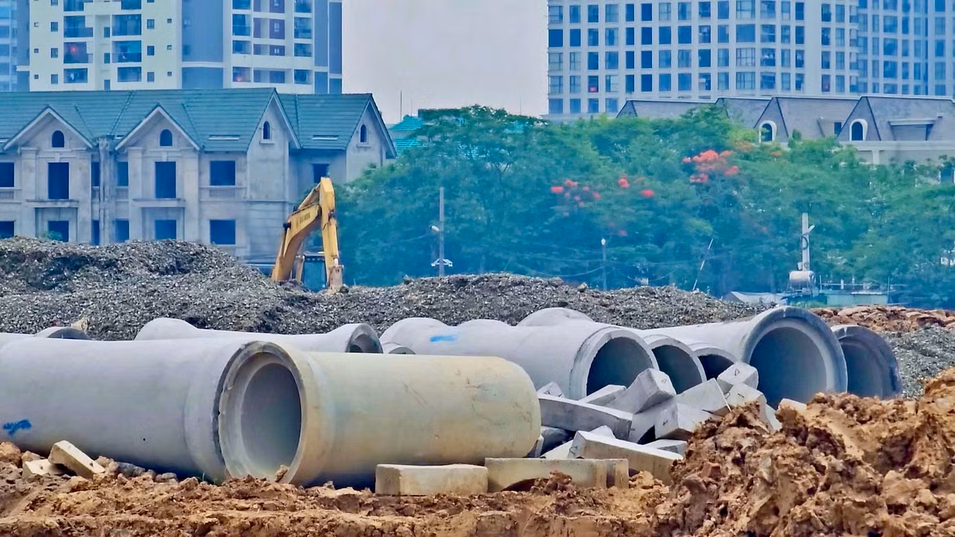 Hạ tầng khu vực ngày càng hoàn thiện với trục đường Võ Chí Công - cầu Nhật Tân giúp kết nối nhanh tới sân bay Nội Bài. Ngoài ra tuyến Tây Thăng Long và các tuyến metro trong tương lai sẽ mở rộng khả năng liên kết vùng.