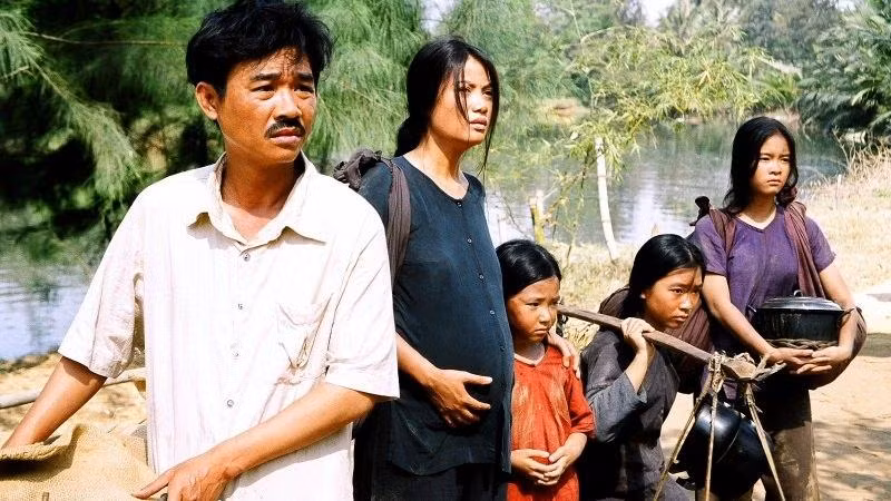 Quốc Khánh - Trương Ngọc Ánh trong phim điện ảnh Áo lụa Hà Đông.