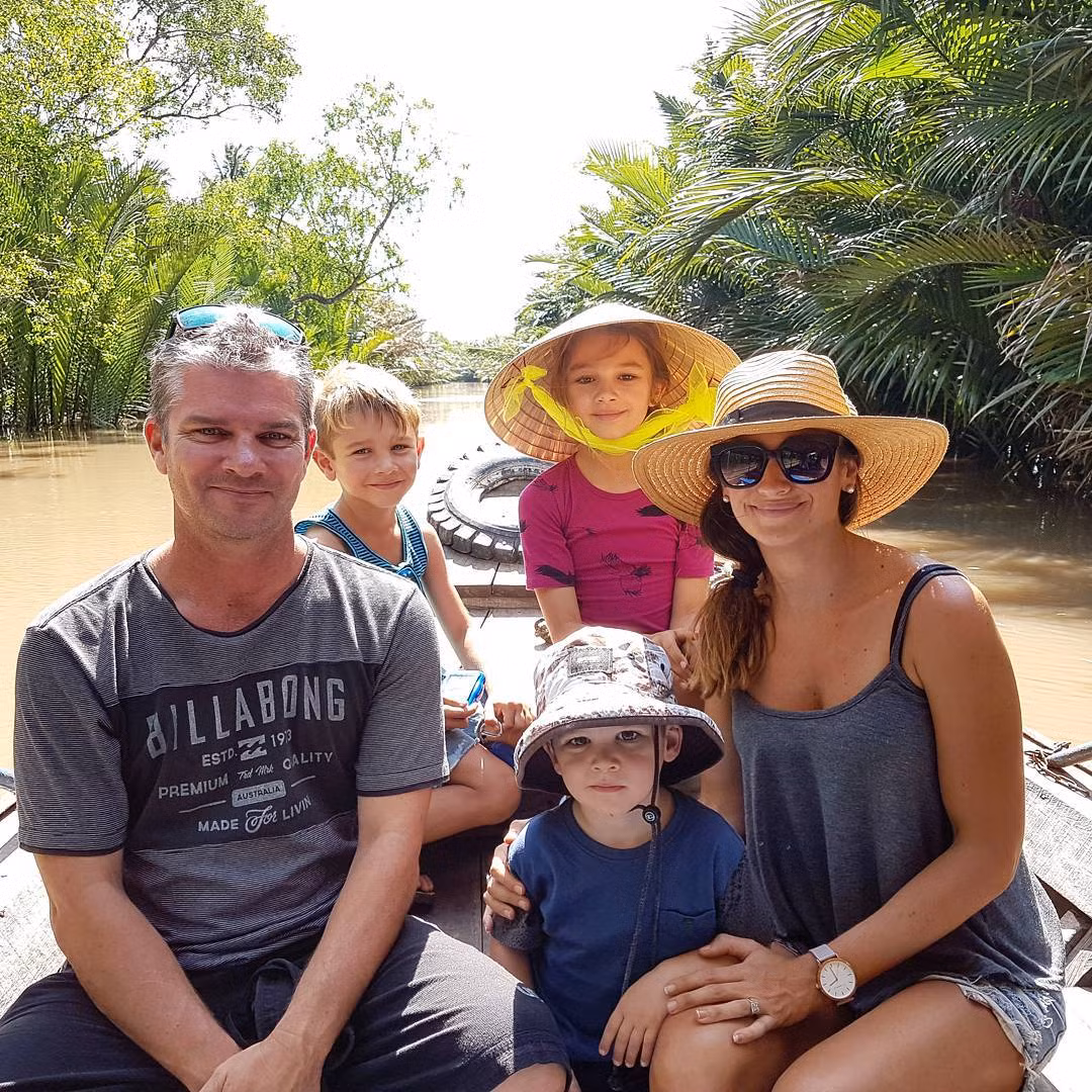 Tour du lịch địa đạo Củ Chi được đánh giá phù hợp với mọi lứa tuổi. Ảnh: Globe Trotting Grommets.