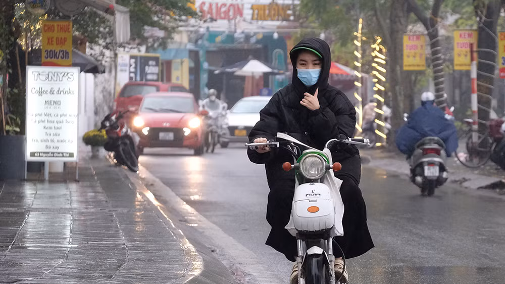 Theo số liệu quan trắc của Pam Air, lúc 6h sáng 3/2, chỉ số AQI ở các điểm tại Hà Nội dao động chủ yếu 150 đến 200 đơn vị , ngưỡng có hại cho sức khỏe con người. Riêng một số điểm có AQI tăng cao trên 200 đơn vị.