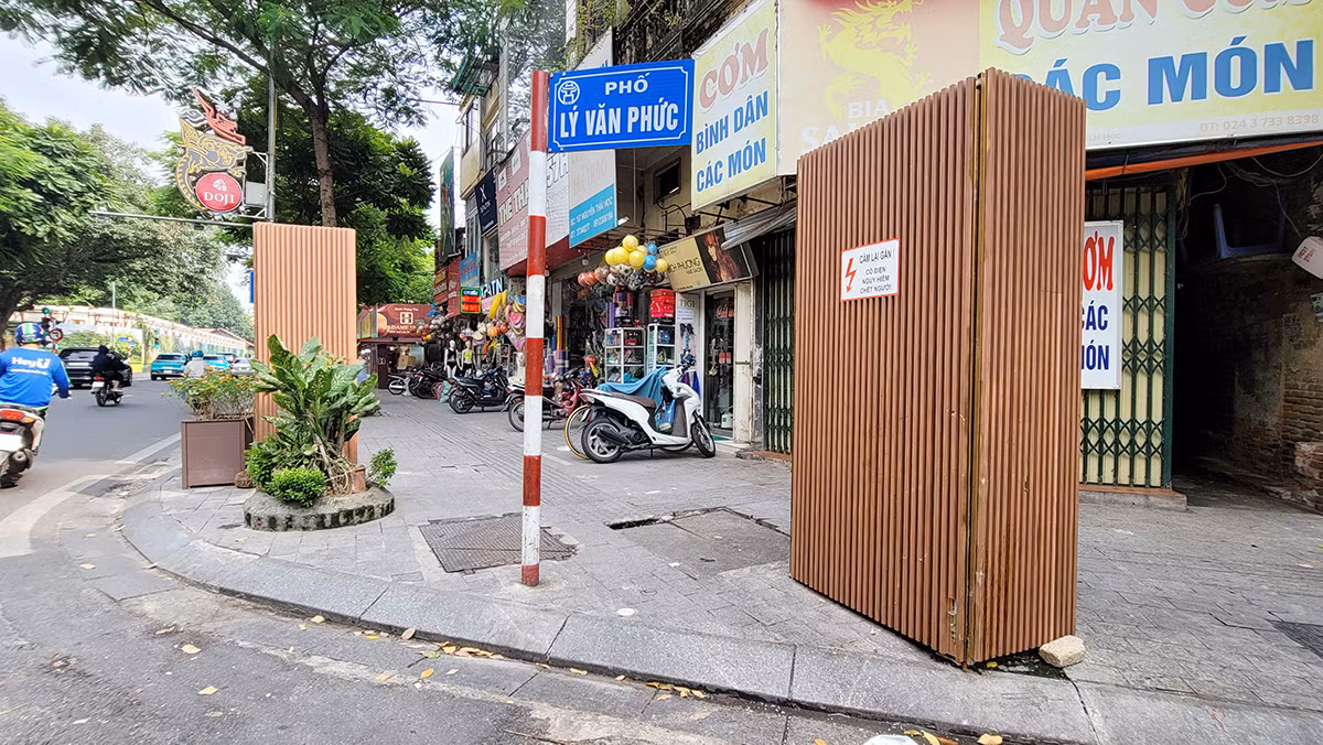 Bốt điện sau khi được chỉnh trang, nhìn như những chiếc hộp dựng ngược trên hè phố.