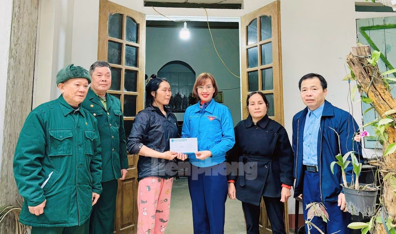 Thăm và tặng quà cho các trẻ em khuyết tật, có hoàn cảnh khó khăn nhân dịp Xuân Giáp Thìn 2024.