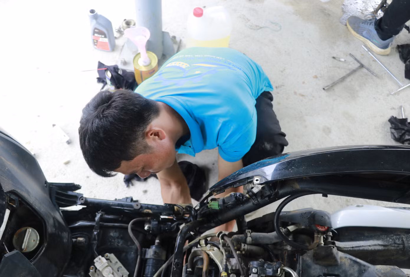 Đoàn đã huy động gần 80 thợ sửa xe máy chia làm 3 nhóm để giúp người dân sửa chữa tại 3 điểm trên địa bàn thành phố Yên Bái. Ngay trong sáng nay đã nhận hơn 100 xe bị hư hỏng do ngập úng, đã sửa chữa được hơn 30 xe.