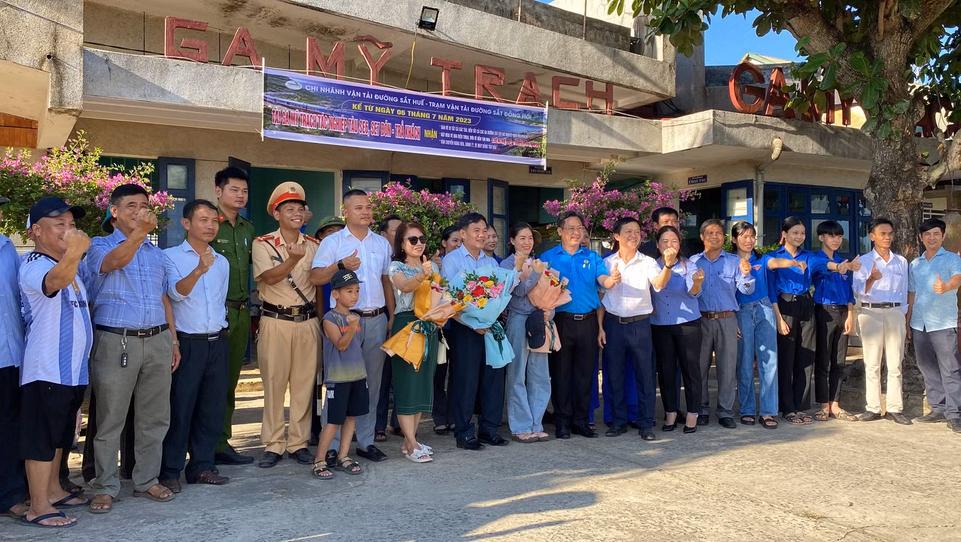 Ga Mỹ Trạch đón những hành khách đầu tiên của tàu Thống Nhất trong ngày 6/7/2023