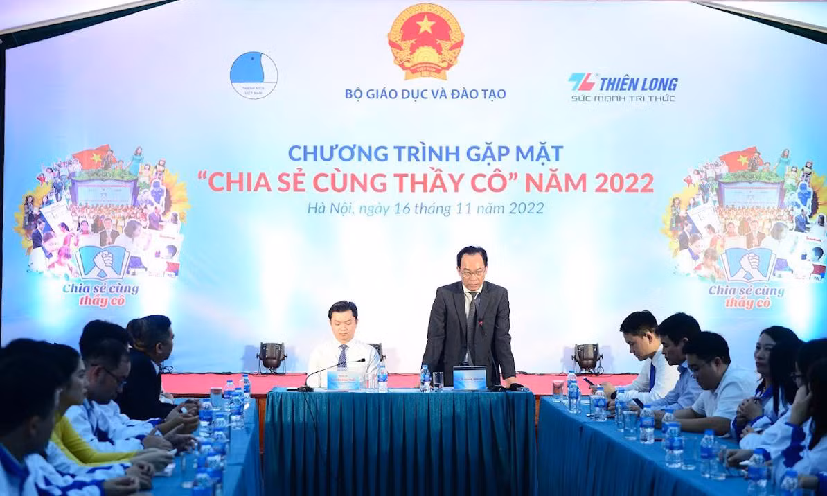 PGS.TS Hoàng Minh Sơn trao đổi tại chương trình
