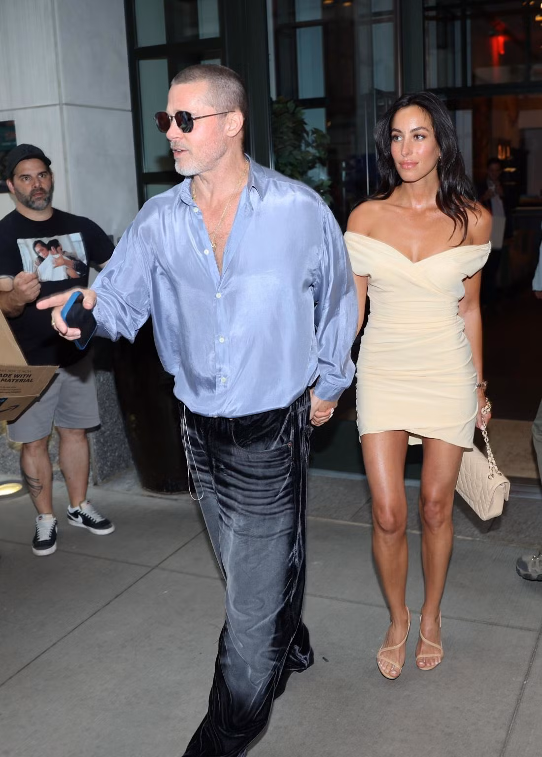 Brad Pitt hạnh phúc bên bạn gái kém 29 tuổi. Ảnh: SplashNews.com/GC.