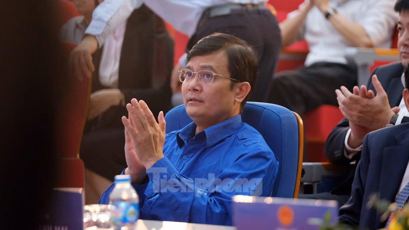 Anh Bùi Quang Huy, Bí thư Thứ nhất Trung ương Đoàn đến dự lễ phát động phong trào học tập suốt đời