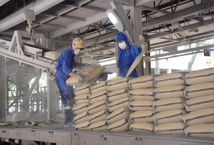 Ngành xi măng gặp khó khăn vì tiêu thụ.