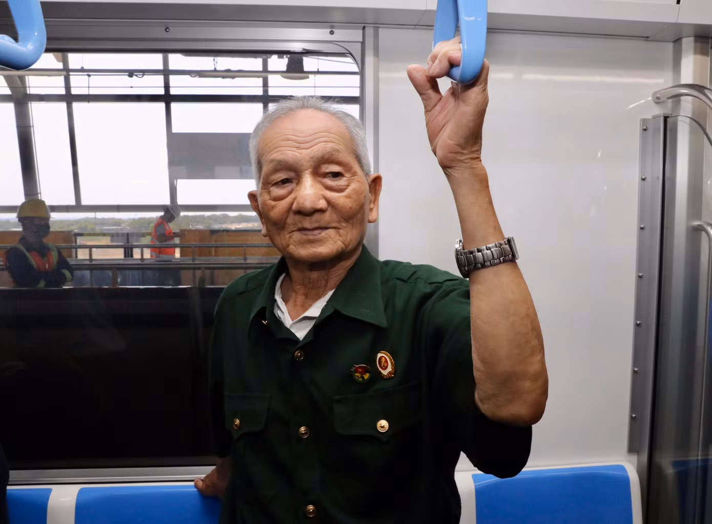 Lần đầu tham gia đi thử tàu metro số 1 TPHCM, ông Trịnh Hữu Cán cho biết ông rất vui và mong rằng sắp tới tàu sẽ chạy chính thức để nhiều người dân được trải nghiệm.