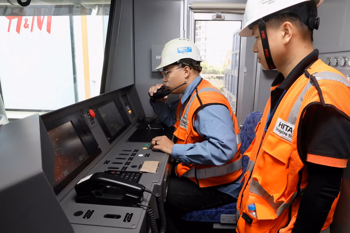 Việc chạy tàu được thực hiện tự động.