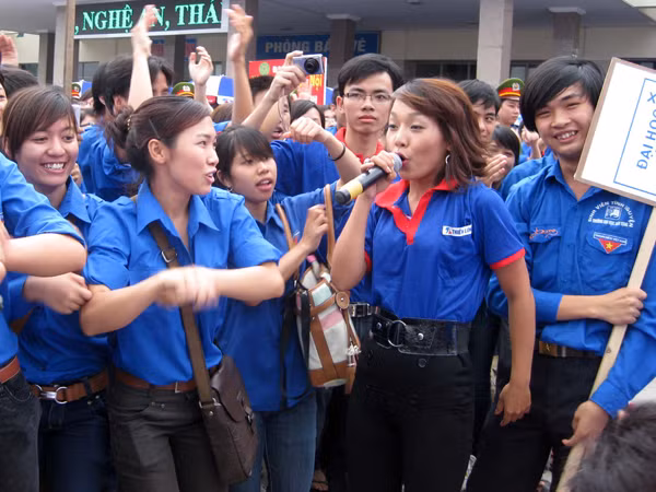 Cán bộ Đoàn trẻ sẽ dễ hòa nhập hơn vào các hoạt động của giới trẻ. Ảnh: Lưu Trinh. Cán bộ Đoàn trẻ sẽ dễ hòa nhập hơn vào các hoạt động của giới trẻ. Ảnh: Lưu Trinh