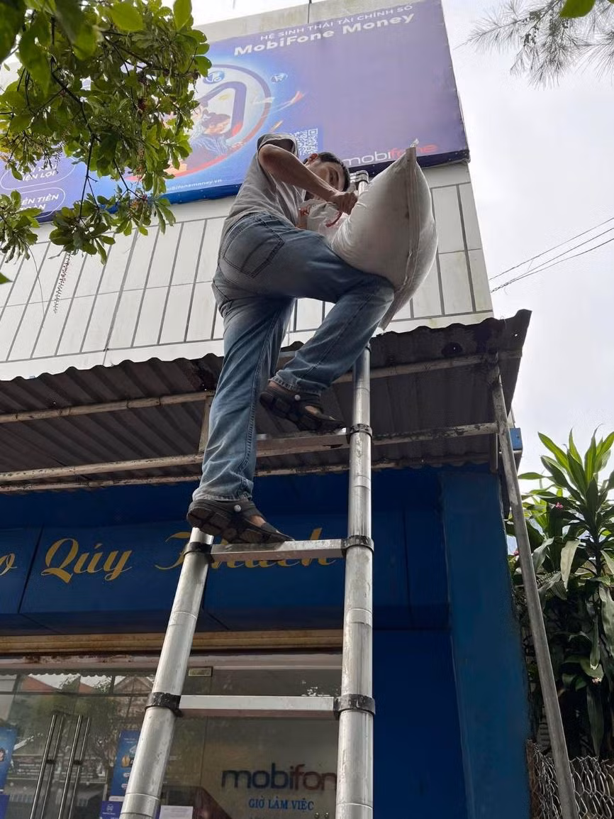 Gia cố giằng chống các mái nhà trạm, cửa hàng Gia cố giằng chống các mái nhà trạm, cửa hàng