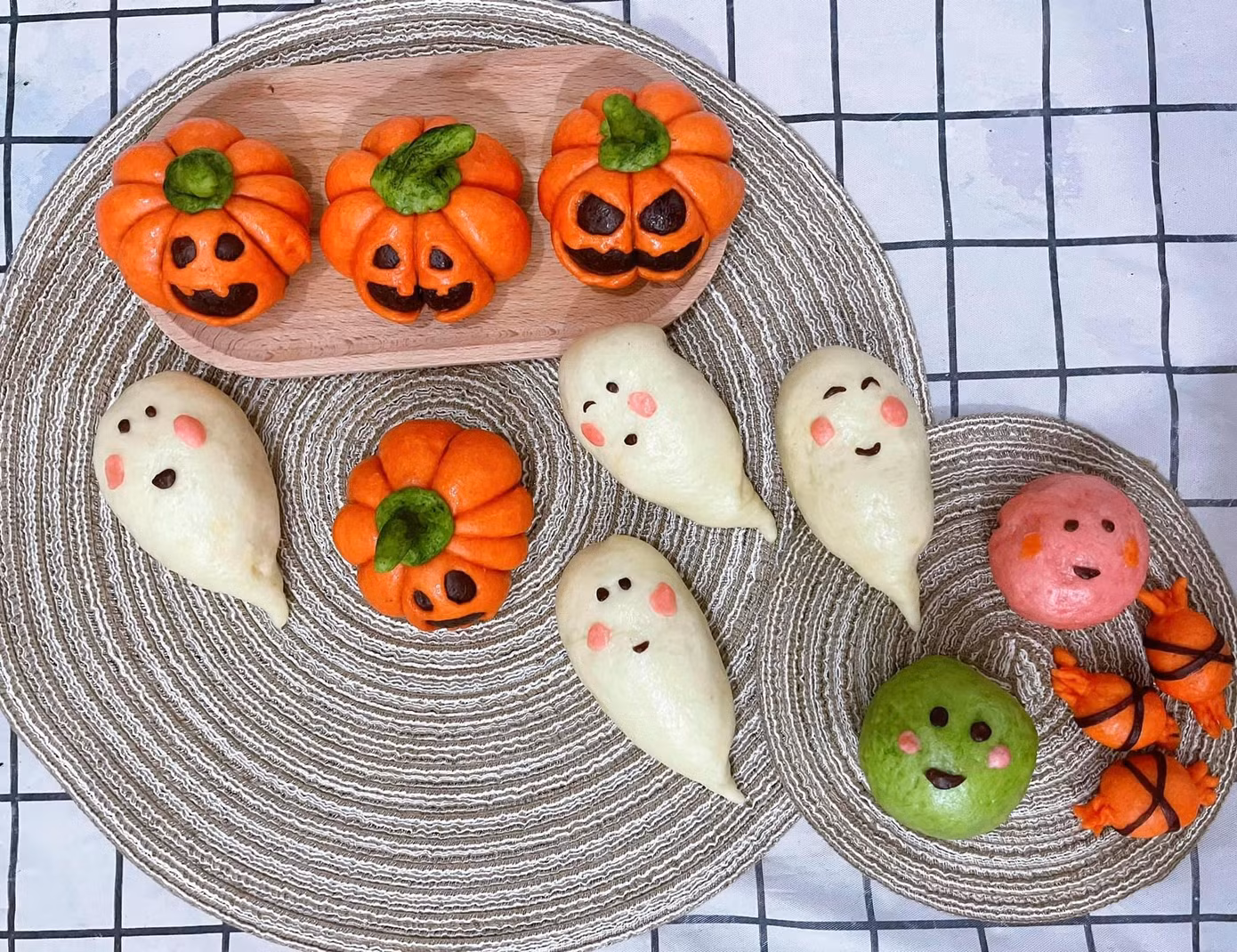 Những chiếc bánh bao bí ngô độc đáo do Vân sáng tạo nhận được nhiều lời khen từ cộng đồng mạng.