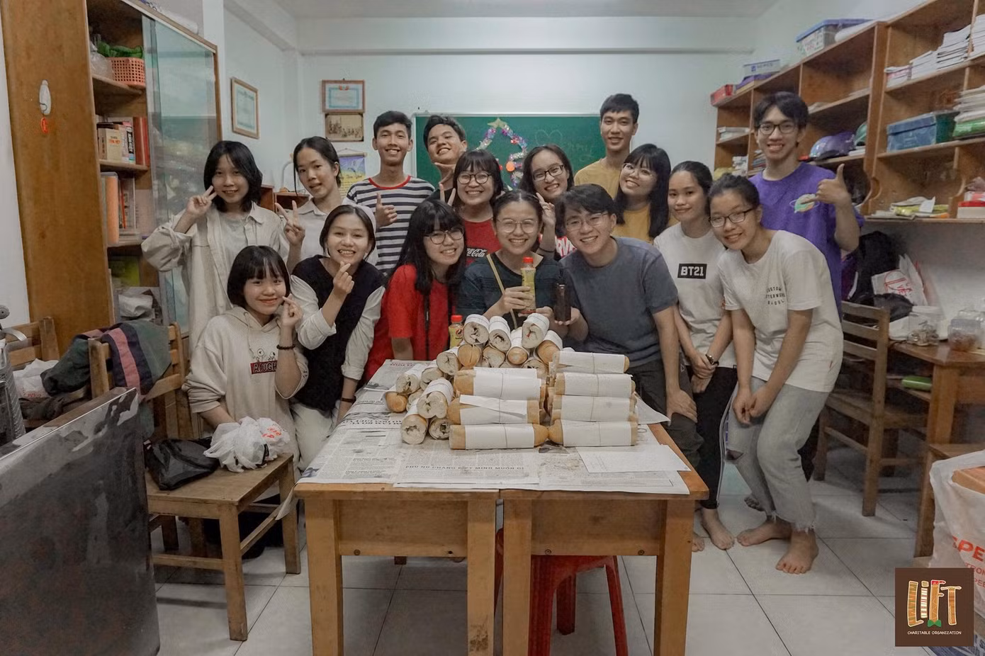 Các thành viên của tổ chức thiện nguyện LIFT từng làm chương trình phát bánh mì trước khi dịch bùng phát tại TP. HCM.