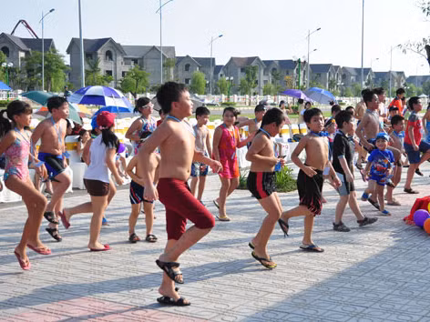 Dù mới hình thành cộng đồng hơn một năm nhưng cư dân nơi đây, đặc biệt là các em nhỏ đã được tham gia rất nhiều các sự kiện văn hóa, hoạt động thể thao hữu ích do chủ đầu tư – Tập đoàn Vingroup - tổ chức. Từ Trại hè Vincom Village, Giải bơi Thanh thiếu niên Vincom Village… đã thể hiện tâm huyết của Chủ đầu tư, nhằm đem đến cho khu đô thị Vincom Village không chỉ một không gian sống trong lành mà còn tạo dựng nên một cộng đồng cư dân khỏe mạnh, văn minh và đoàn kết