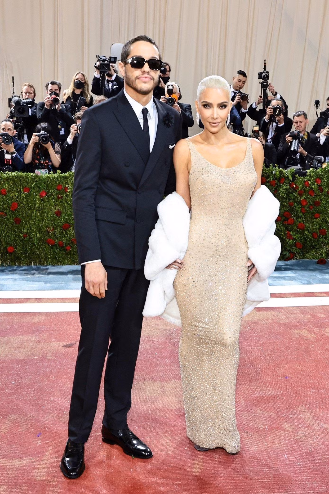 Kim Kardashian mặc váy của Marilyn Monroe trên thảm đỏ Met Gala 2022. Ảnh: Getty Images.