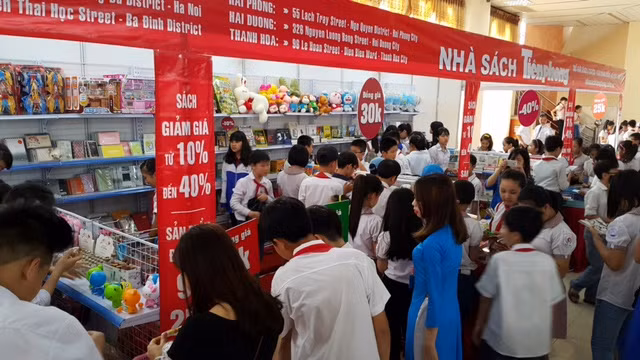 Tưng bừng gian hàng Tiền Phong tại Ngày sách ở Bắc Ninh ảnh 1