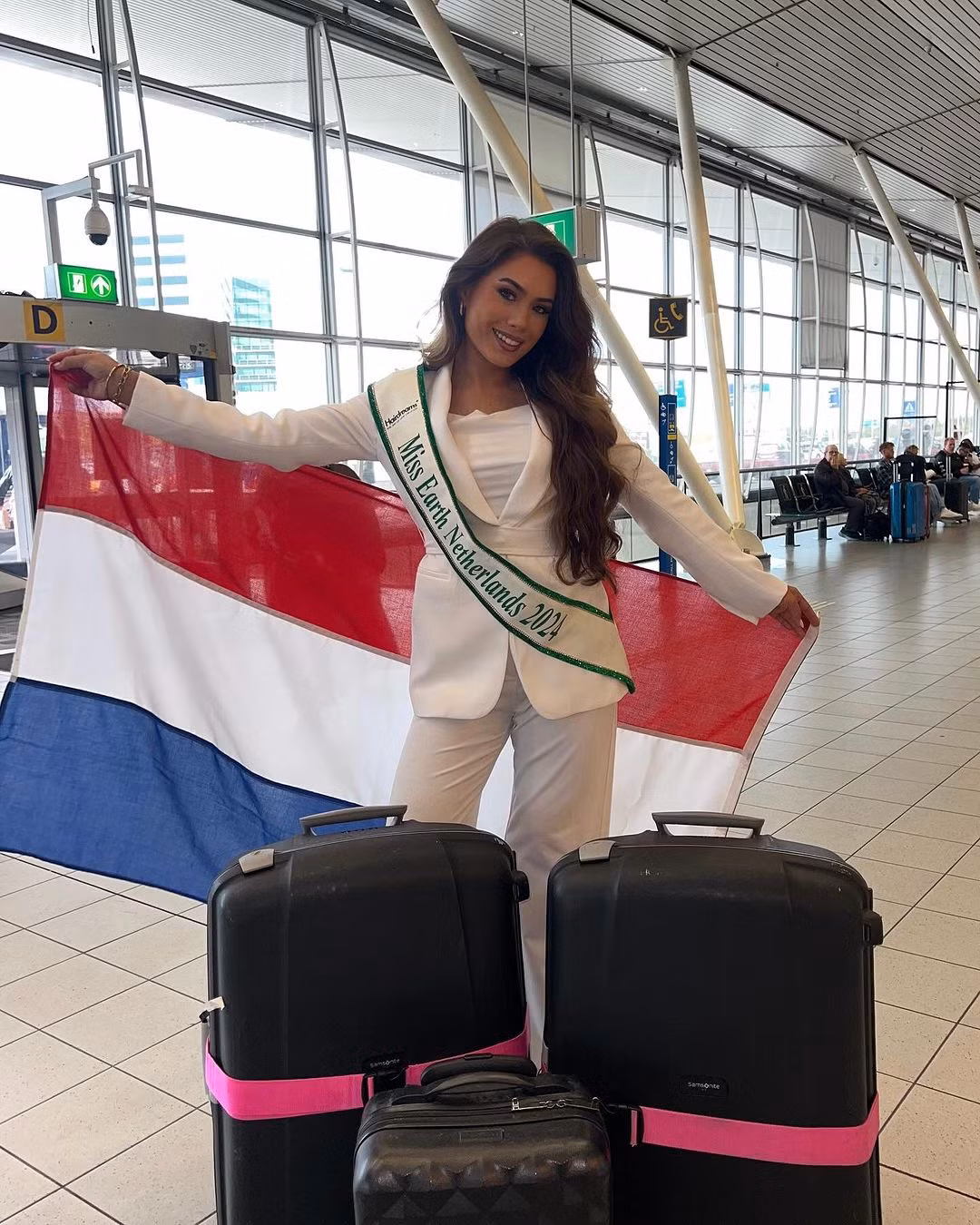Đại diện Hà Lan - Faylinn Pattileamonia đã khởi hành sang Philippines để nhập cuộc cùng các thí sinh. Người đẹp đang theo học ngành truyền thông và làm người mẫu. Cô theo đuổi những cam kết lâu dài trong việc chống lại ô nhiễm nhựa ở đại dương.