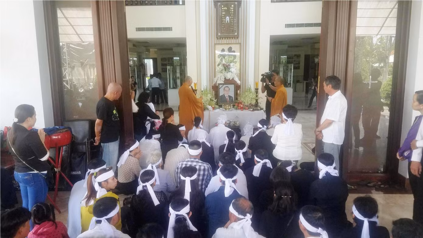 Người dân đến từ sớm viếng nguyên Thủ tướng Phan Văn Khải ảnh 1