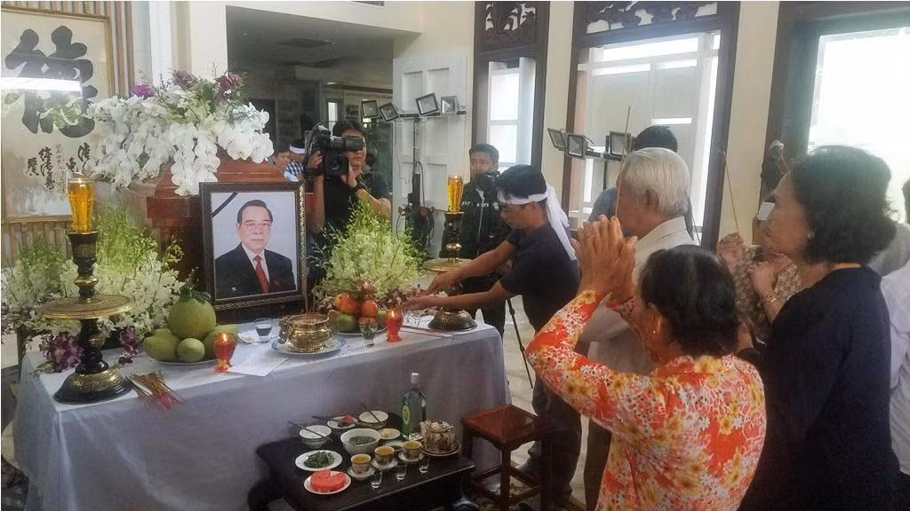 Người dân đến từ sớm viếng nguyên Thủ tướng Phan Văn Khải ảnh 11