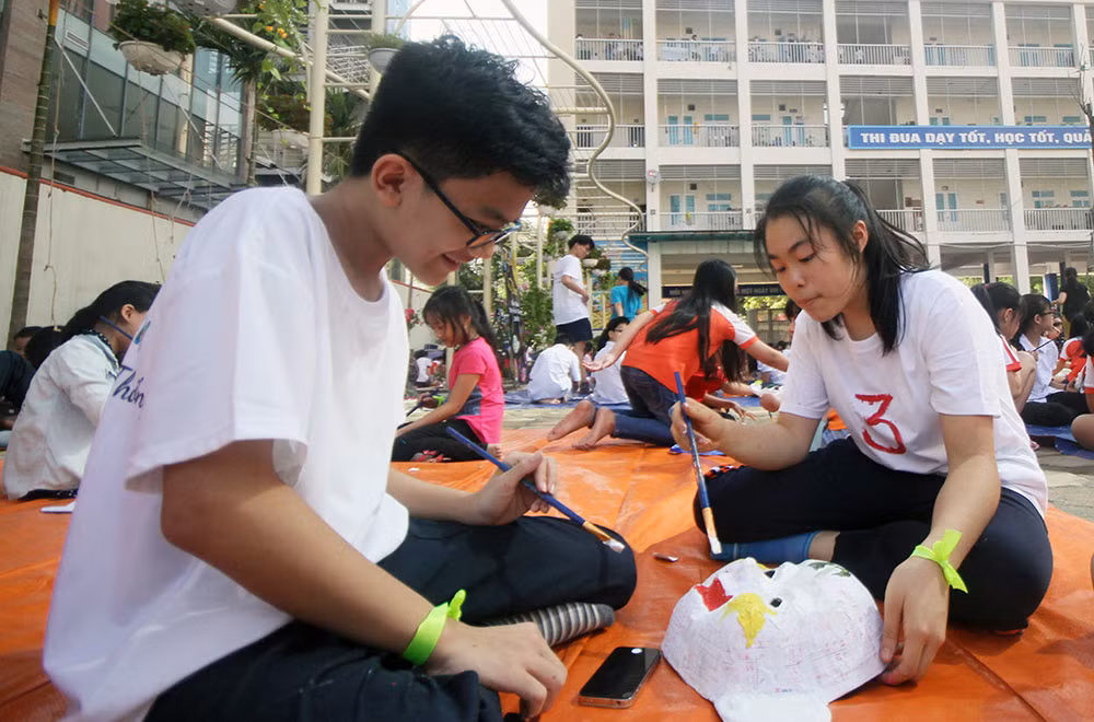 Học sinh Hà Thành làm mặt nạ giấy bồi đón Trung thu truyền thống ảnh 7