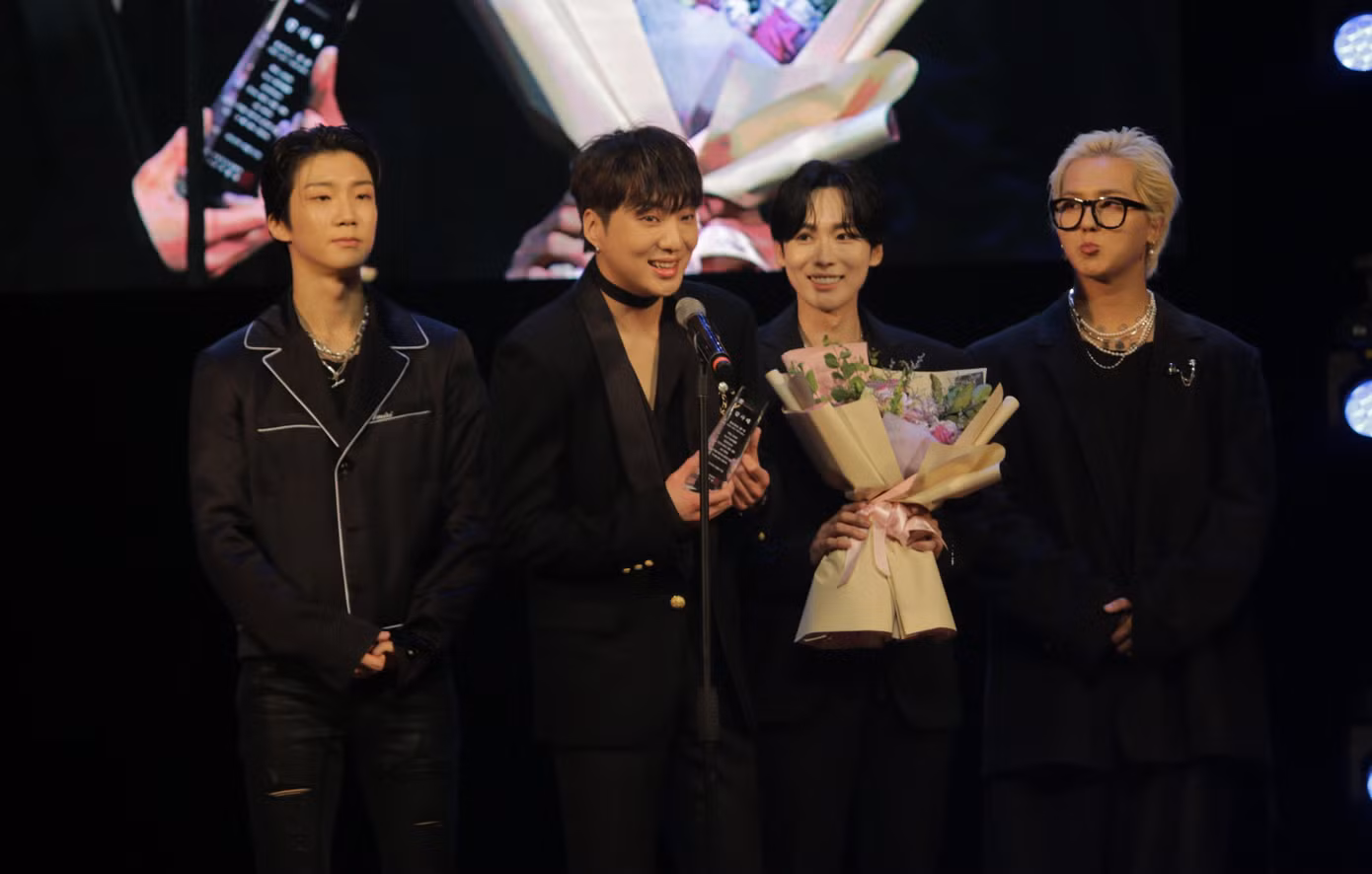 Nhóm nhạc thần tượng WINNER phát biểu tại lễ khai mạc chương trình. Nhóm nhạc thần tượng WINNER phát biểu tại lễ khai mạc chương trình.