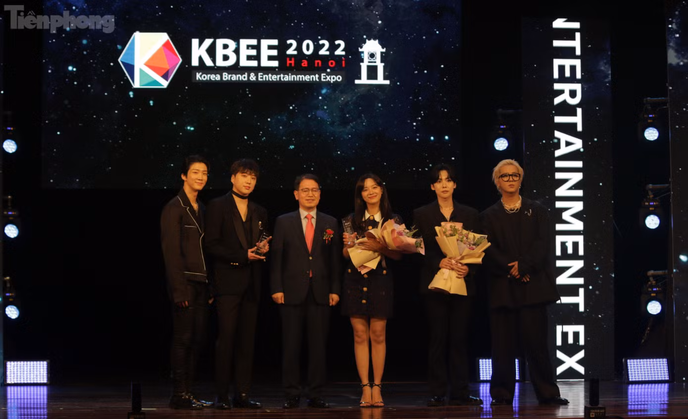 Đại sứ của KBEE 2022 Hà Nội - nhóm nhạc thần tượng WINNER và nữ ca sĩ, diễn viên Kim Se Jeong. Sự kiện KBEE với mục tiêu thúc đẩy mạnh mẽ việc quảng bá sản phẩm Hàn Quốc thông qua hàng trăm gian hàng trưng bày, tìm kiếm đối tác tiềm năng qua các chương trình giao thương trực tiếp. Làn sóng văn hóa Hallyu Hàn Quốc được thực hiện thông qua biểu diễn nghệ thuật là cơ hội tăng cường hợp tác và trao đổi giữa hai đất nước và người dân trong lĩnh vực văn hóa.