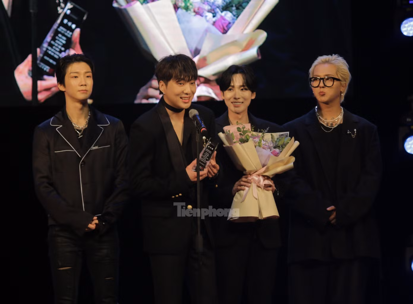Đại sứ của KBEE 2022 Hà Nội - nhóm nhạc thần tượng WINNER phát biểu tại sự kiện.