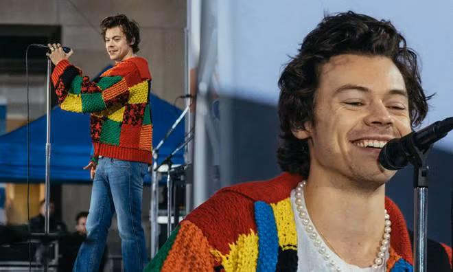 Chiếc áo khoác họa tiết granny square "náo loạn" Tiktok một thời của Harry Styles.