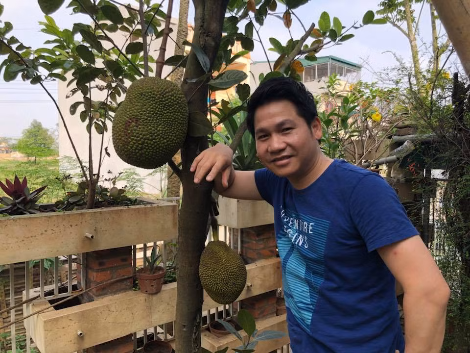 Trọng Tấn khoe thành quả của vườn cây ở Thanh Hóa.