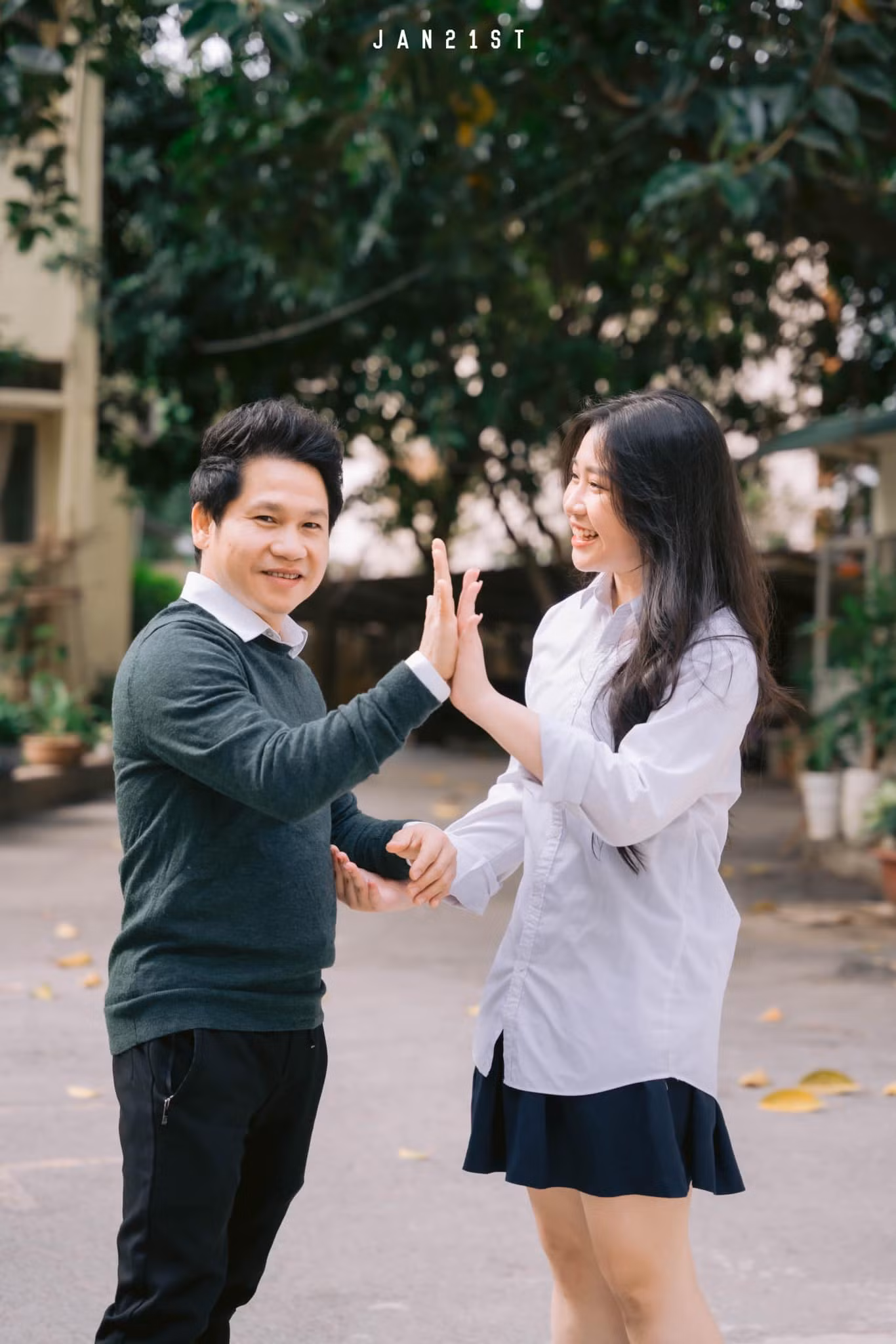 Ca sĩ Trọng Tấn và con gái.