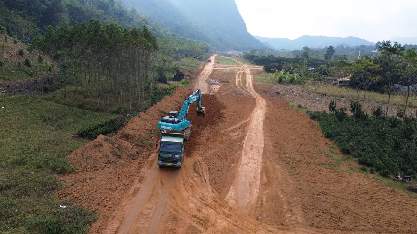 Tiến độ giải ngân đầu tư công phụ thuộc nhiều vào giải phóng mặt bằng. Ảnh minh họa.