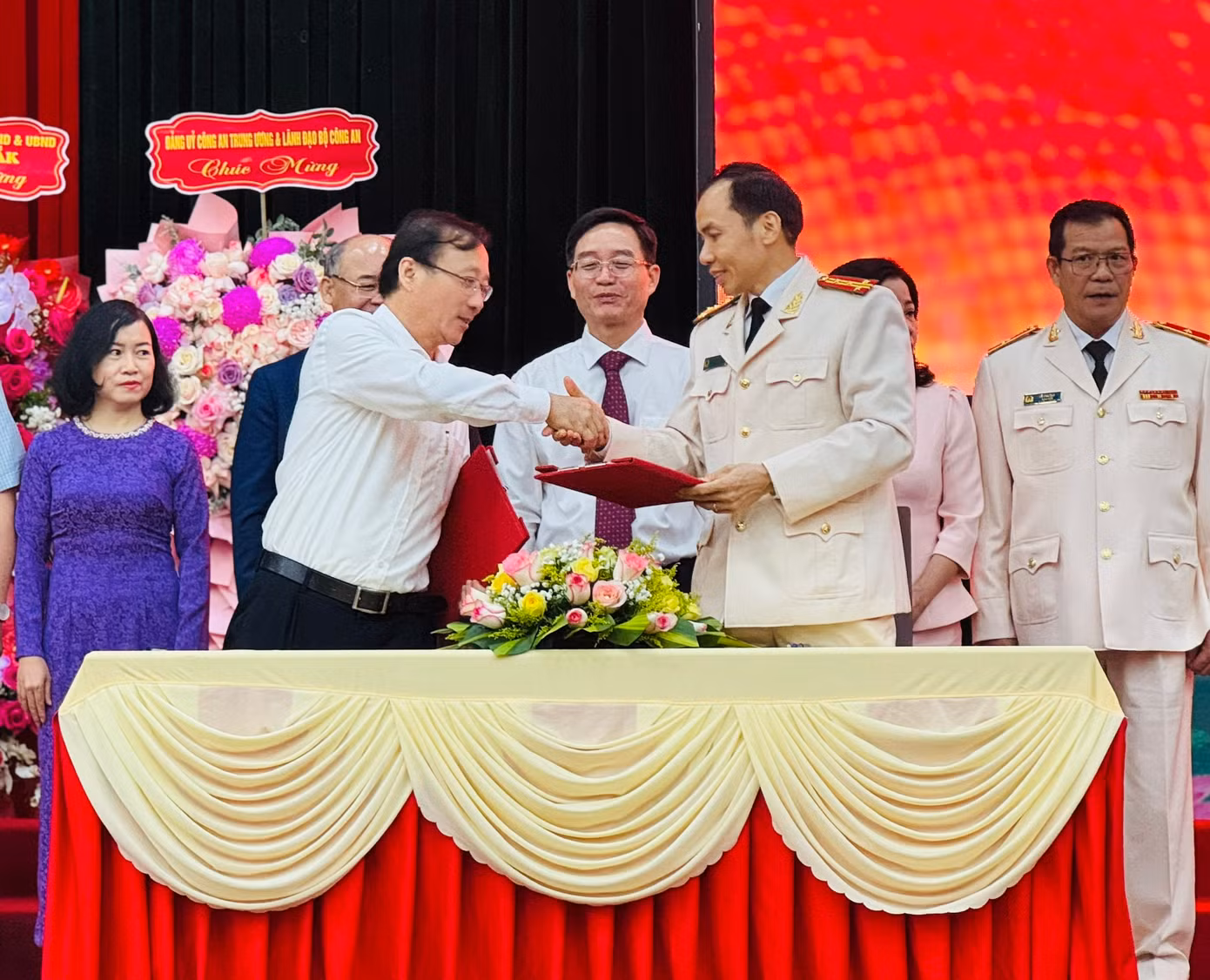 Cảng hàng không Buôn Ma Thuột bàn giao chức năng, nhiệm vụ quản lý nhà nước về bảo đảm an ninh hàng không về Công an tỉnh Đắk Lắk.