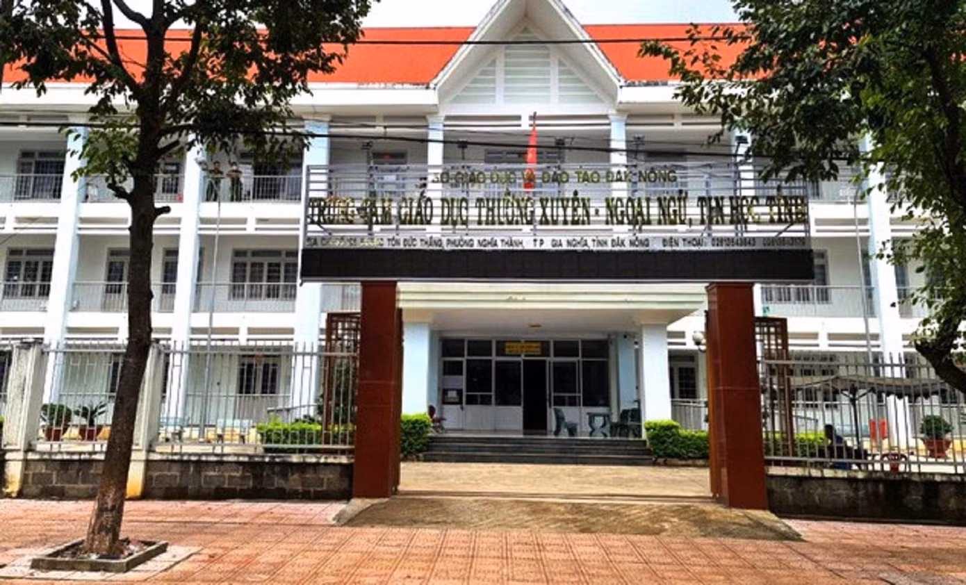 Trung tâm mở lớp M'nông