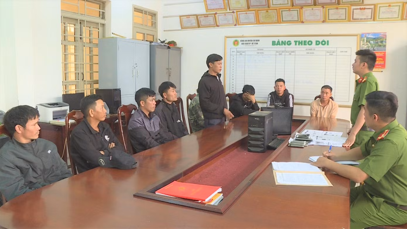 Cơ quan công an làm việc với các đối tượng liên quan