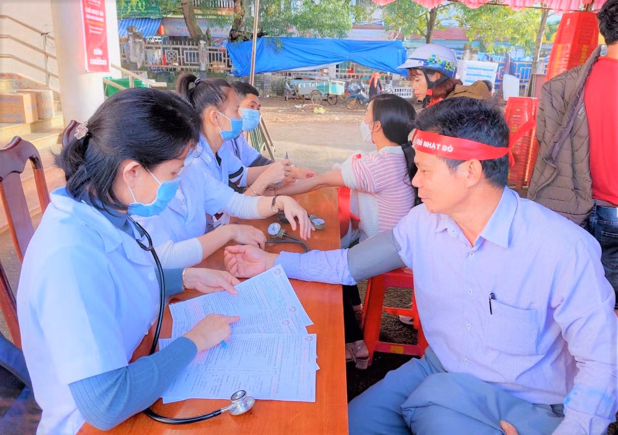 Ông Phạm Duy Hùng- Bí thư Đảng ủy, Chủ tịch UBND xã Cư Huê, đã 12 lần hiến máu